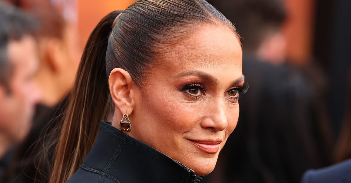 Jennifer Lopez Flaunts Toned And Tan Figure In Dainty White Bikini And