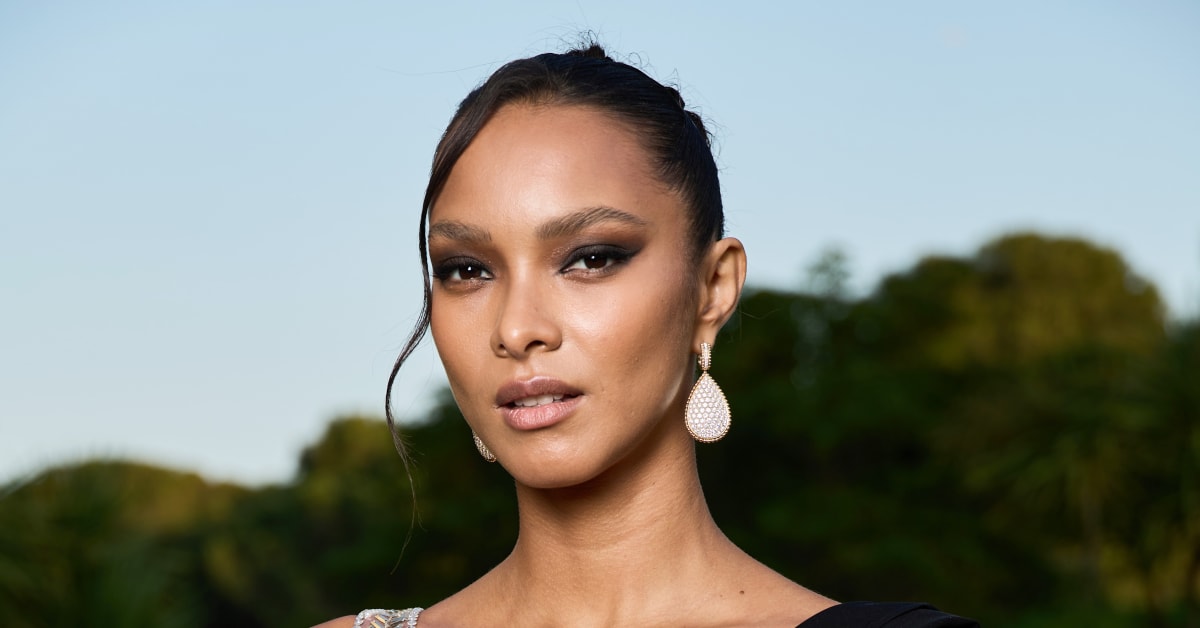Si Swim Model Lais Ribeiro Glows In Vibrant Green Bikini Matching