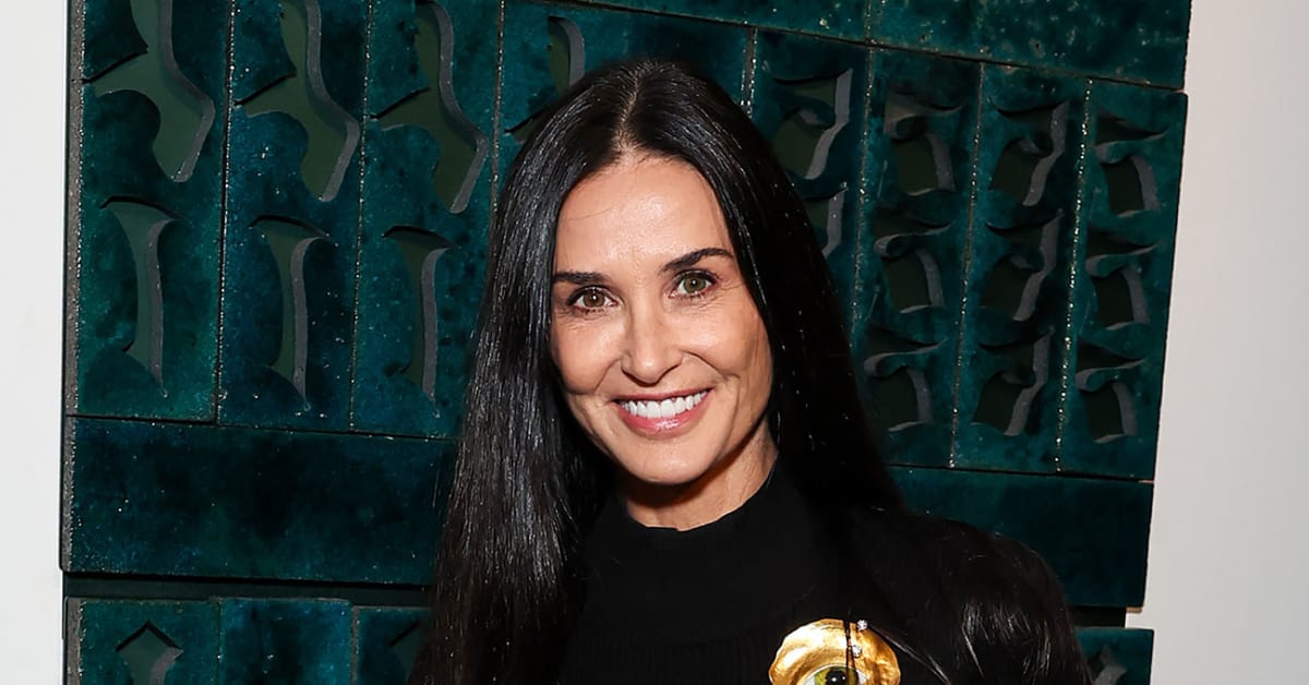 Demi Moore Flaunts Washboard Abs In Itty Bitty Black Bikini Reflects On Latest Adventure