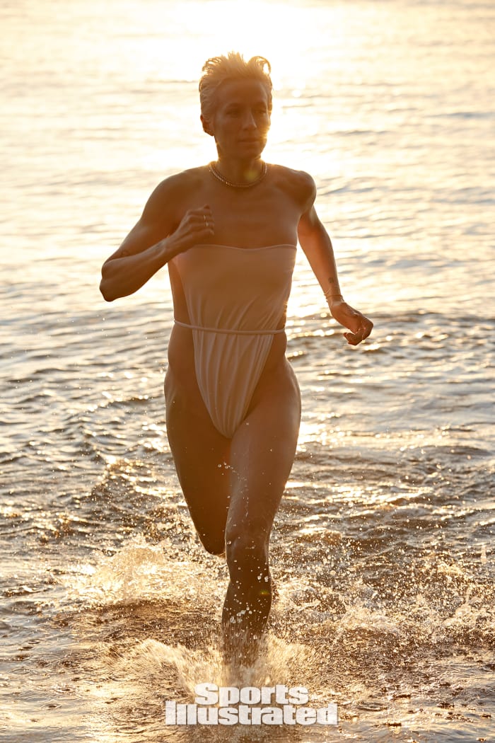 Megan Rapinoe Proudly Poses As The First Openly Gay Woman In The Si