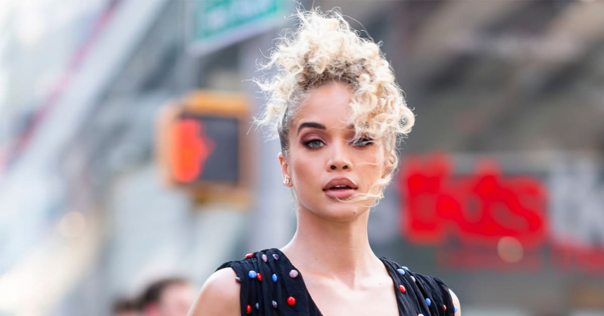 Jasmine Sanders Explains How She Grew Her Social Media Following