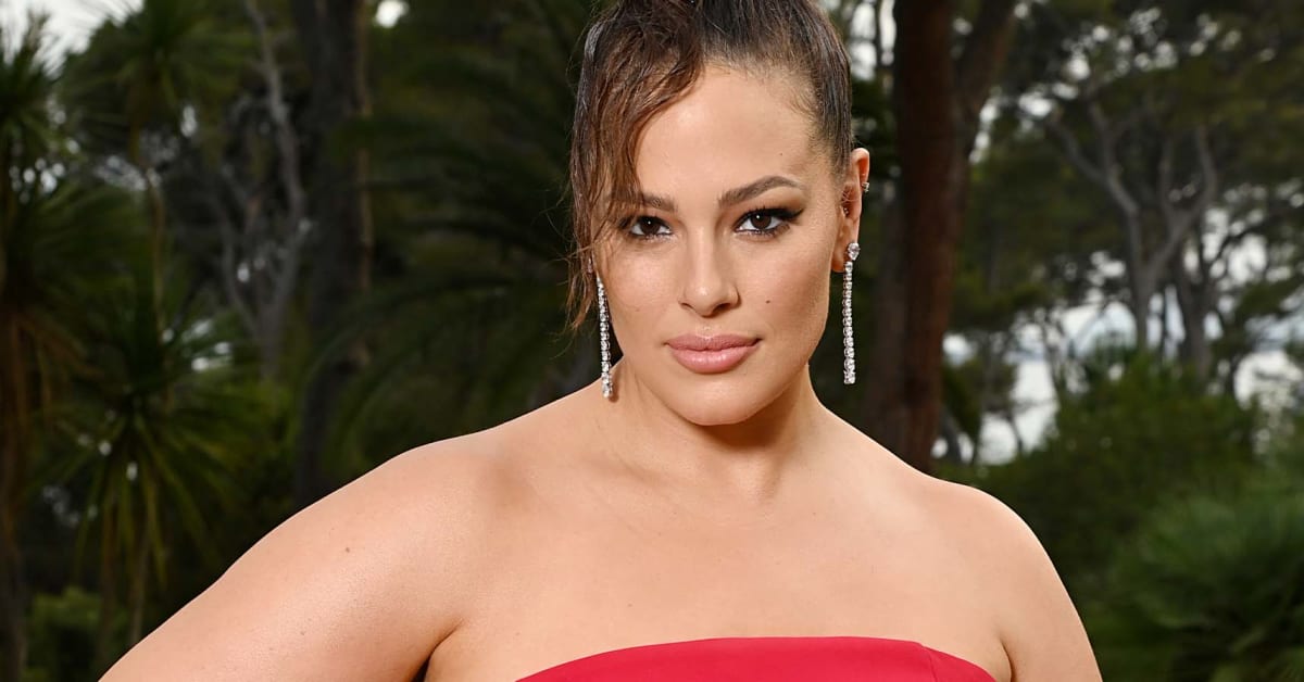 Ashley Graham Shows Off Postpartum Body In Bold Ig Post Swimsuit
