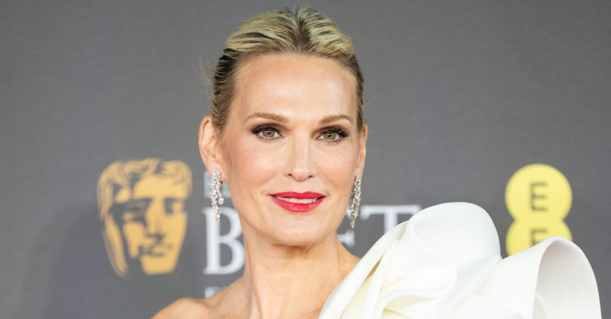 ‘Sports Mom’ Molly Sims Shares Hilarious Take on SI Swim 60th ...