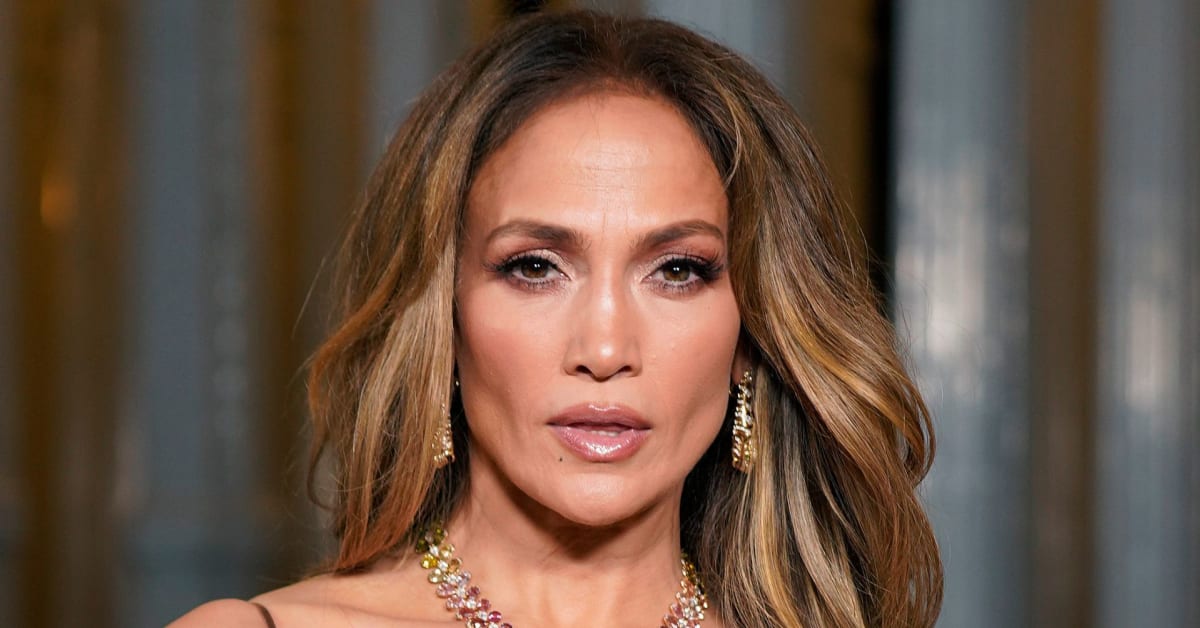 Jennifer Lopez shows off her world-famous hips and sculpted dancer's body  in skintight ruched dress