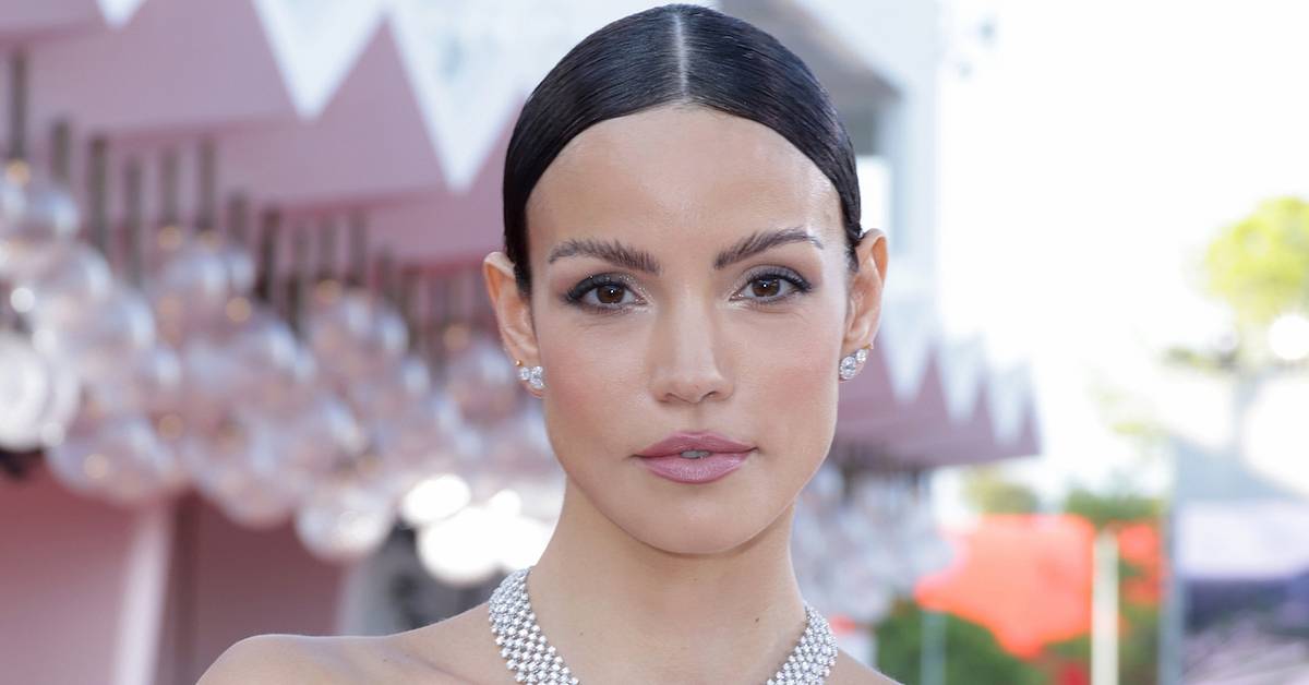 Sofia Resing Flaunts Long Legs in a Vibrant Silk Figure-Hugging Gown