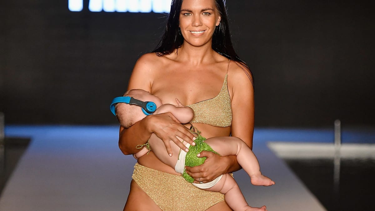 Mara Martin walked the SI Swimsuit show while breastfeeding