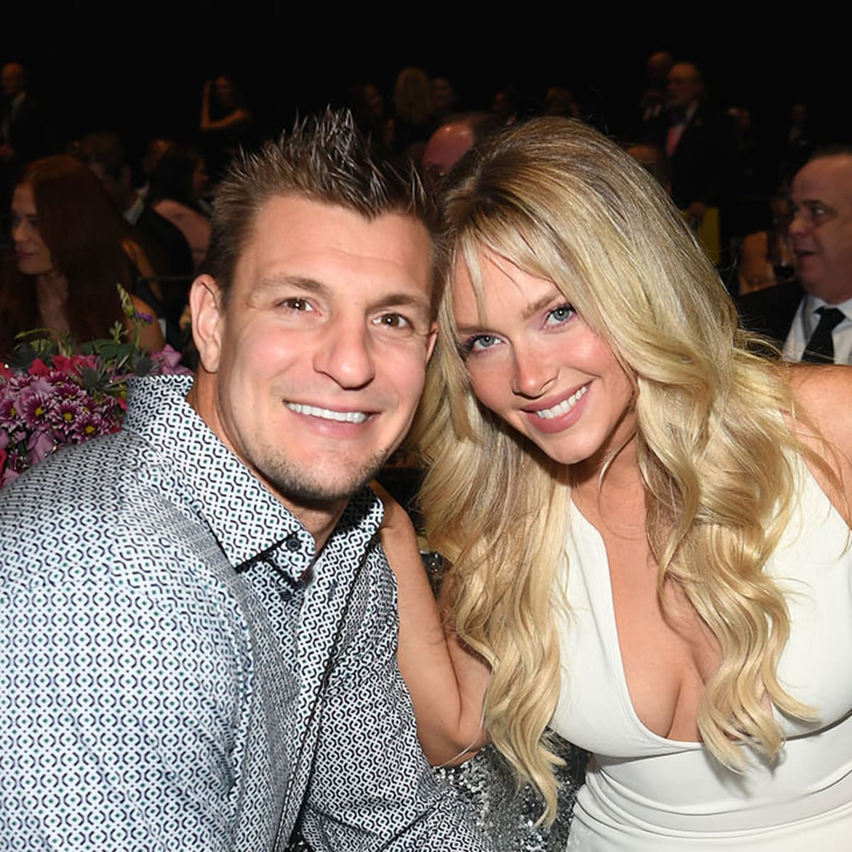 Rob Gronkowski's shirt says he's sorry for partying 