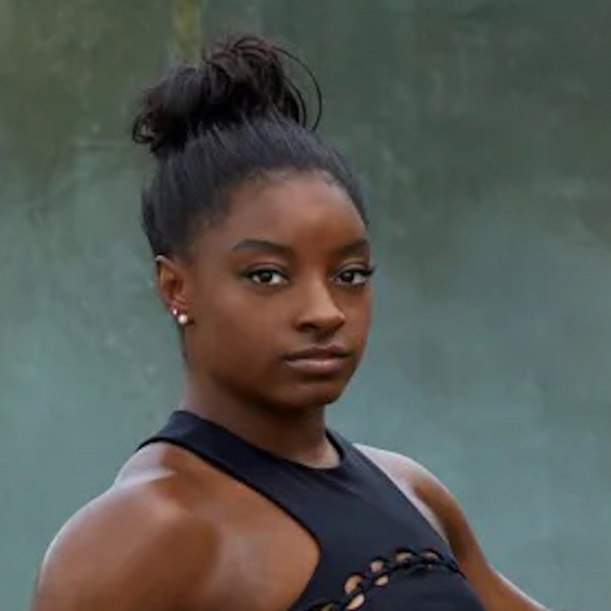 Simone Biles Shows Off Her Killer Body (and Flexibility!) in New S.I.  Swimsuit Photos