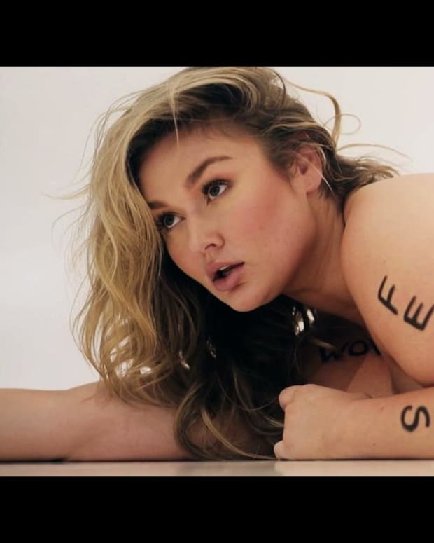 Hunter McGrady Is Back for SI Swimsuit 2019!