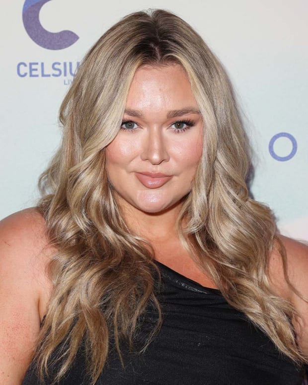 Hunter McGrady SI Swimsuit Model Page Swimsuit