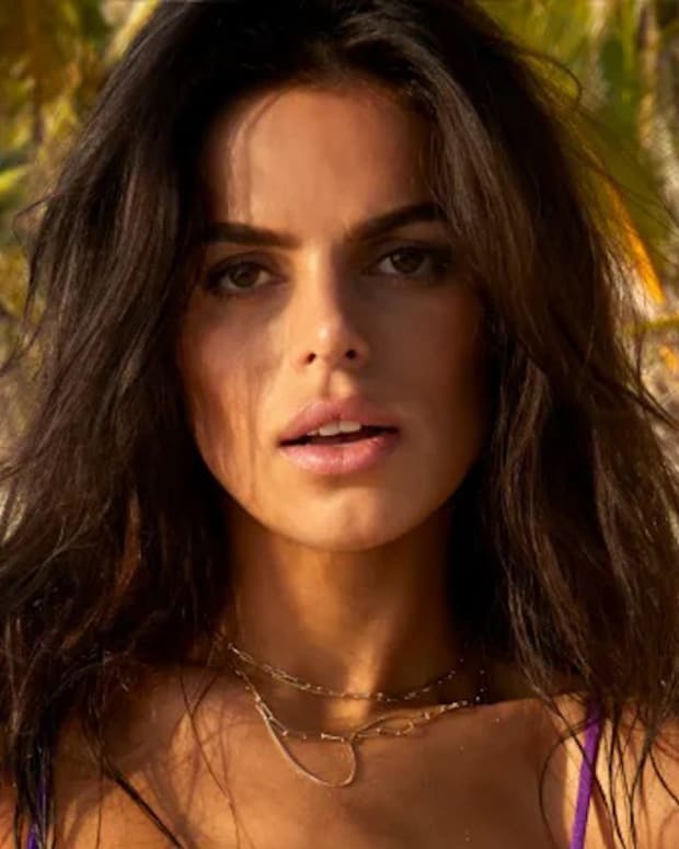 Brooks Nader SI Swimsuit Model Page - Swimsuit | SI.com