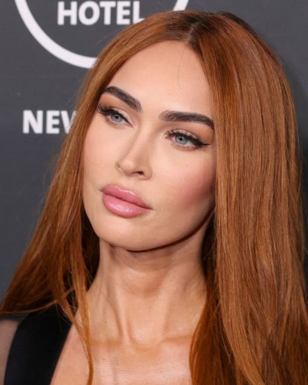 Megan Fox Wore Faux Freckles on the Cover of 'Sports Illustrated' - Get the  Look