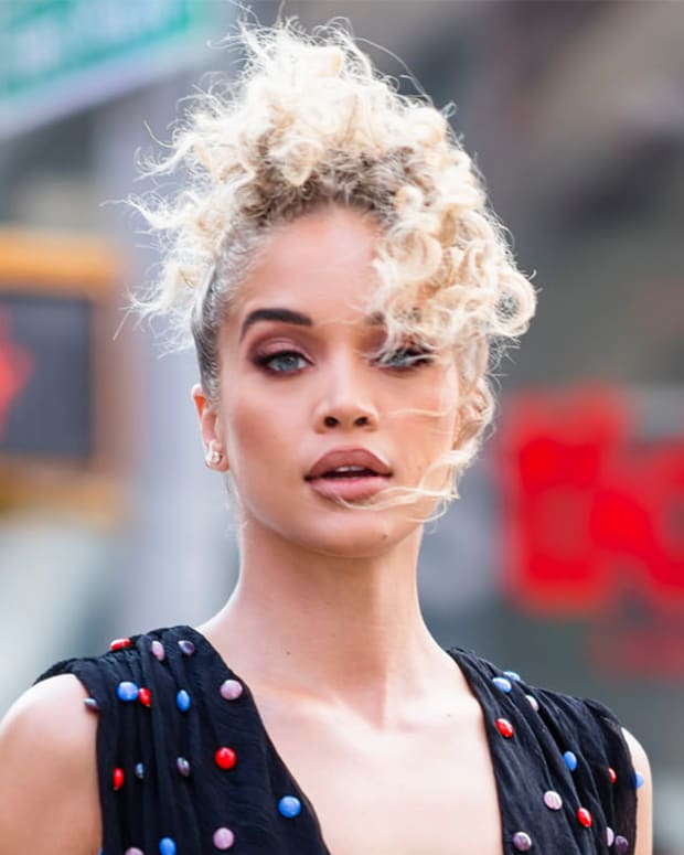 Golden_barbie shop