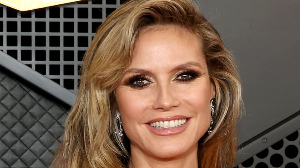 Heidi Klum Stuns in Jaw Dropping Cut Out Dress at the Grammys