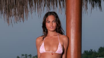 10_christine-teigen_29.jpg