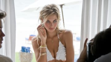 09_jessica-hart_behind_01.jpg