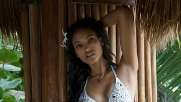 09_ariel-meredith_behind_01.jpg