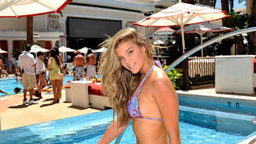 507265401DB030_Nina_Agdal_H_1.JPG