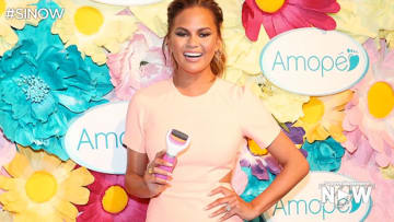 chrissy-teigen-amope_0.jpg