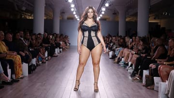 ashley-graham-lingerie-show-2.jpg
