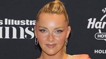 Camille Kostek. 