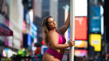 Elizabeth Sneed in Time Square modeling for Jolyn. 