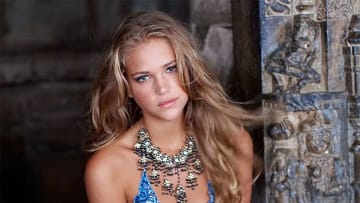 Esti Ginzburg was photographed by Riccardo Tinelli in Rajasthan, India.