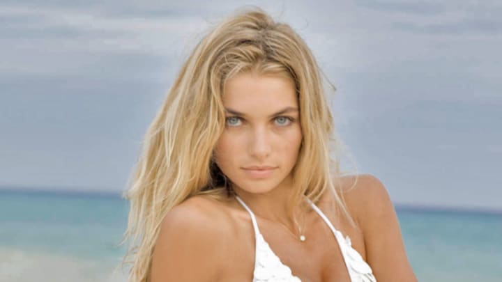 jessica-hart-gq-aug2014-swim09-2_0.jpg