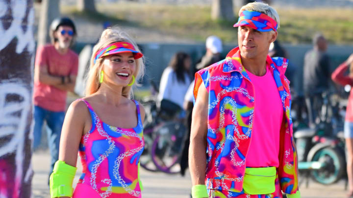 Margot Robbie and Ryan Gosling on rollerblades film new scenes for 'Barbie' in Venice California. 27 Jun 2022. 