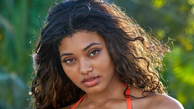 8 Breathtaking Images of Danielle Herrington’s Photo Shoot in the Bahamas