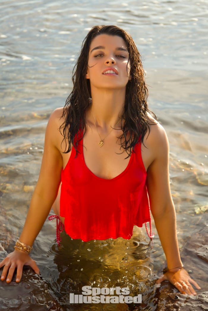 078068260_12_crystal-renn_11.jpg