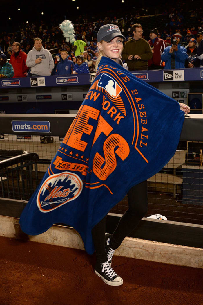erin-heatherton-mets-pitch-1.jpg