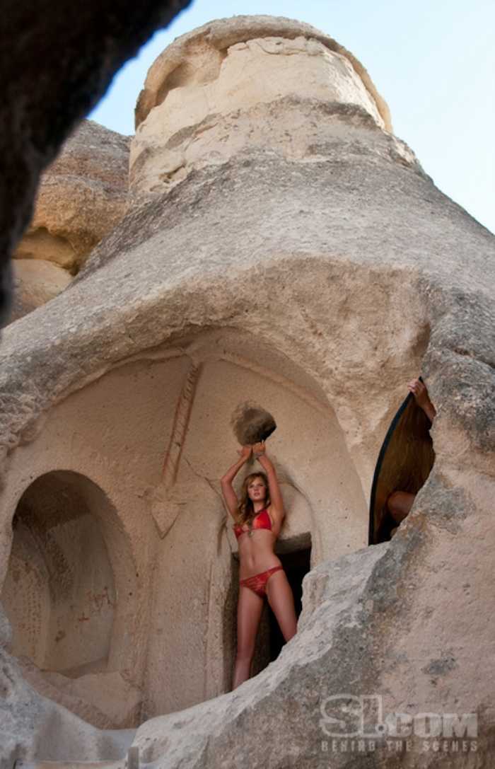 09_anne-v_behind_07.jpg