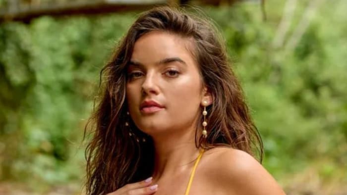 5 Bright and Beautiful Pics of Natalie Mariduena in Belize