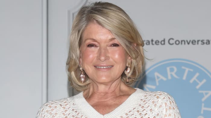 2023 SI Swim Cover Model Martha Stewart Shares New Thirst Trap Inside ...