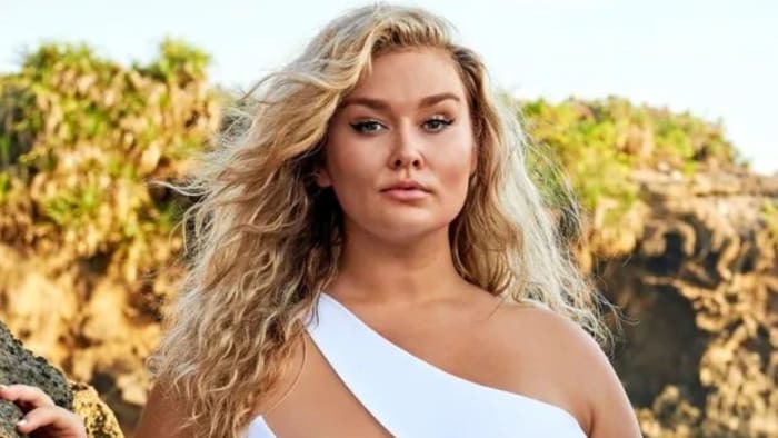 Hunter Mcgrady Stuns In These 6 Solid Colored Swimsuits In Bali 4557