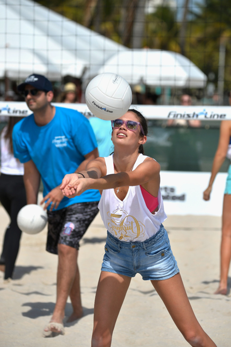 Sara Sampaio volleyball