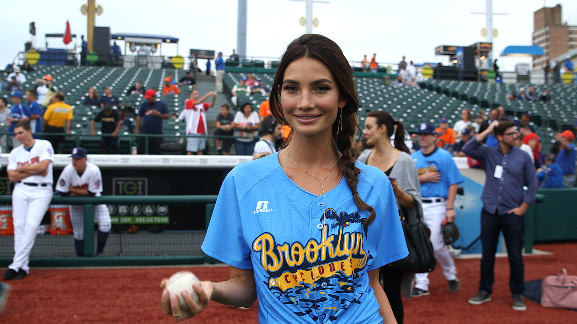 SI Swimsuit Models Throw Out First Pitch at NY Baseball Game - Parade