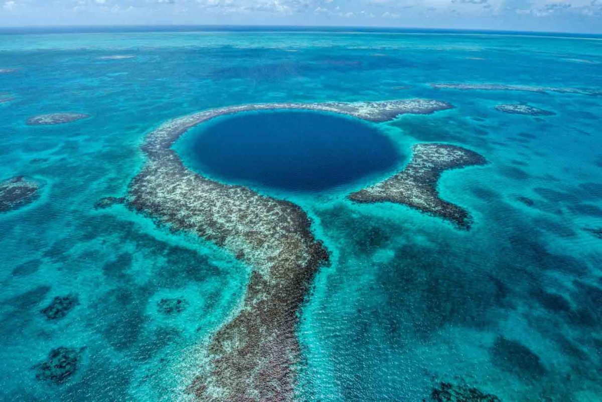 1.2. Great Blue Hole, North Islands