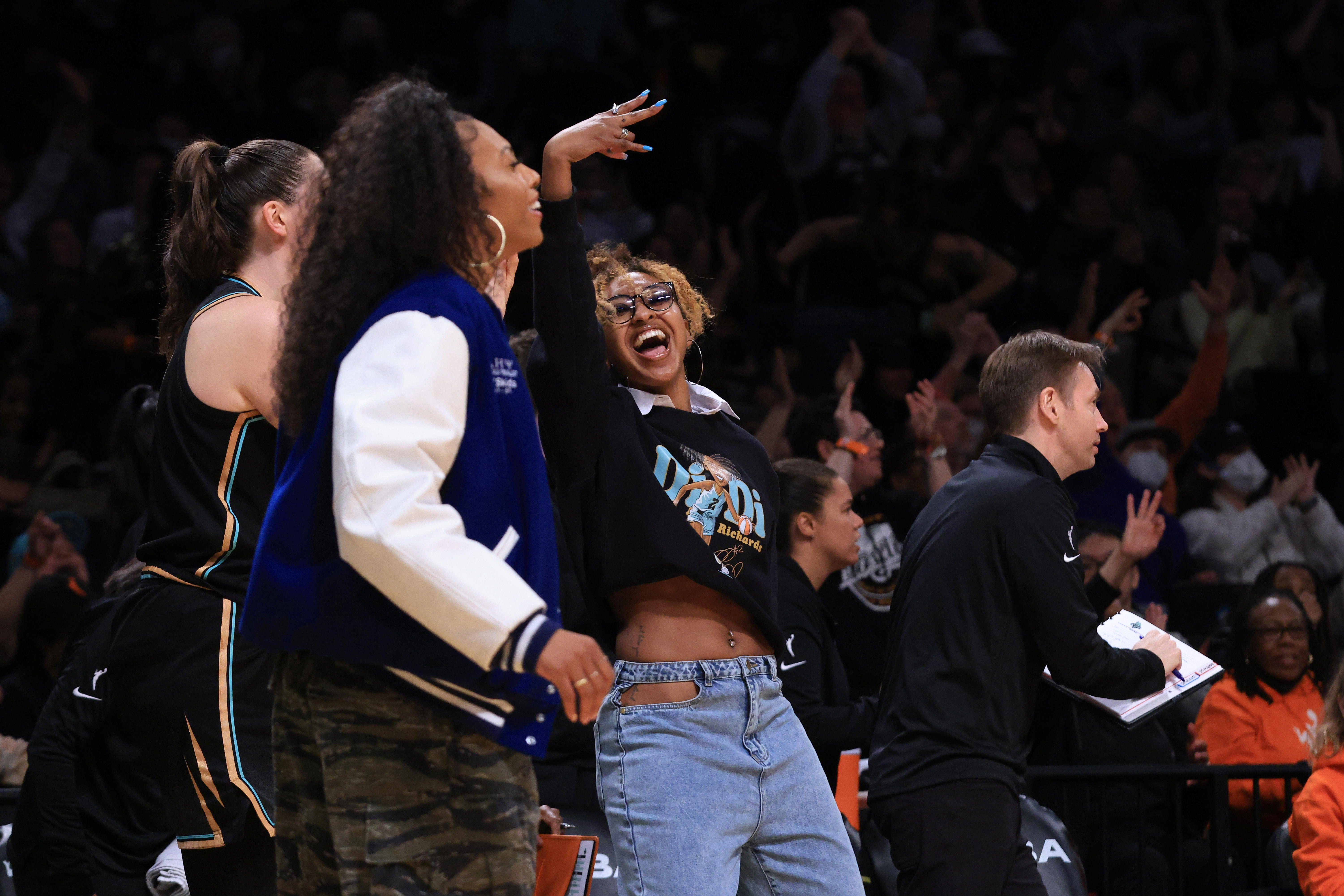 See DiDi Richards and Her Liberty Teammates React to Her SI Swimsuit Announcement – Swimsuit