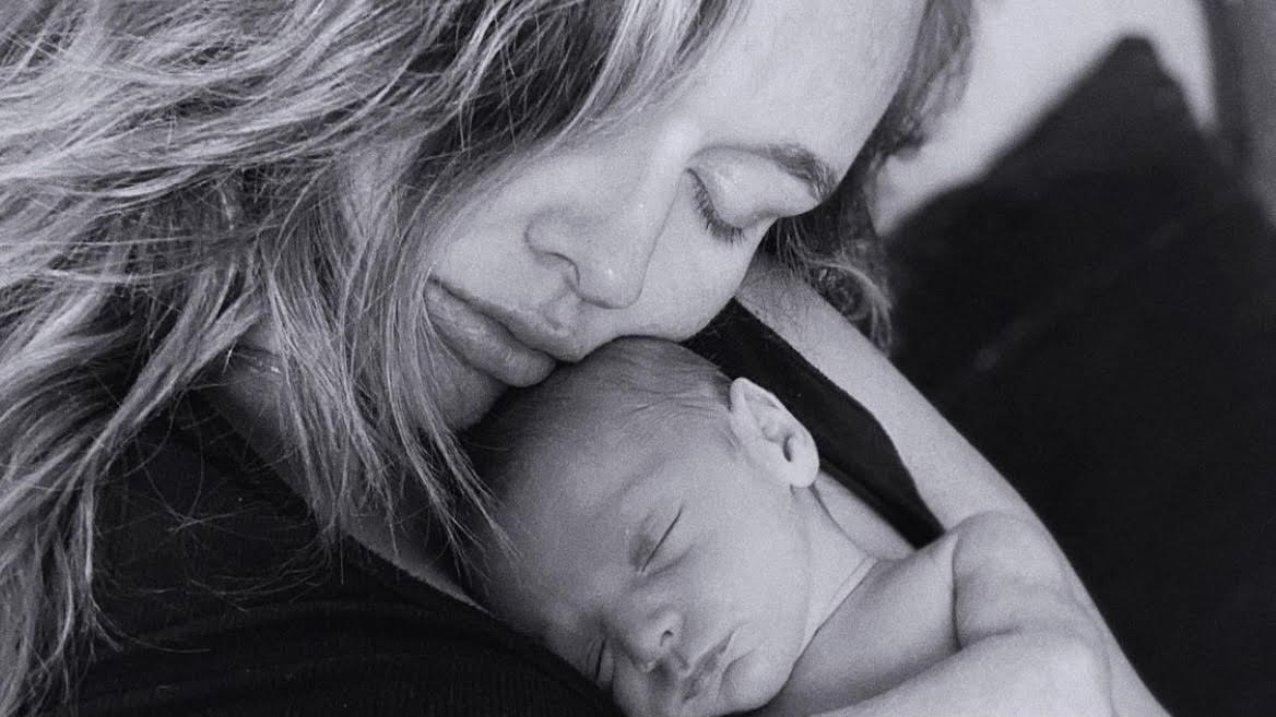 Hunter McGrady on Breastfeeding Journey with Baby Boy Hudson