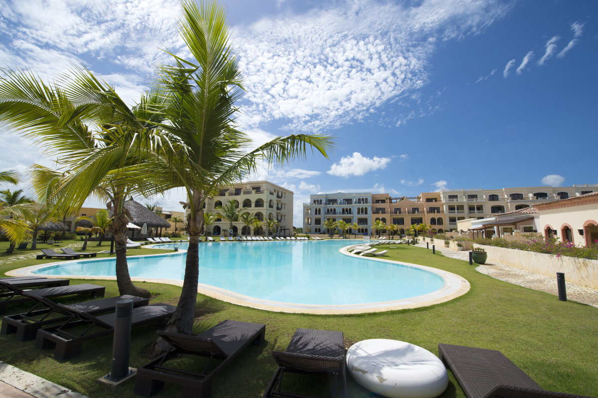 SI Resorts pool