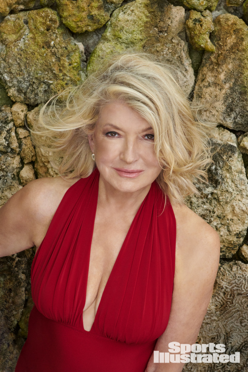 Martha Stewart Turns Up The Heat For The Cover Of 'Sports Illustrated' -  SHEfinds