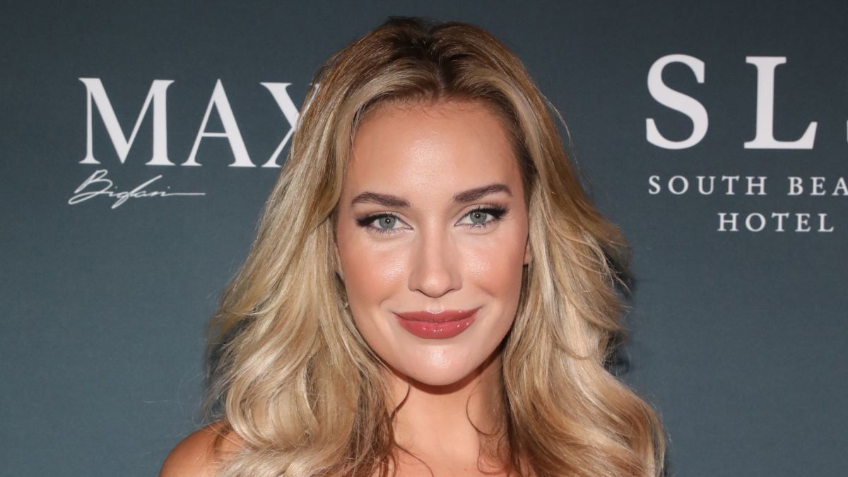 Paige Spiranac Channels ‘Top Gun’ in Green Flight Suit With Plunging ...