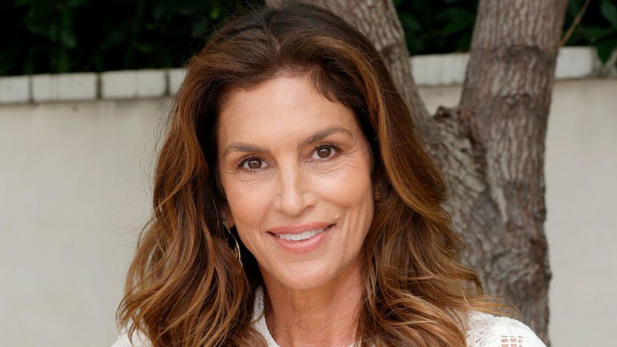 Red Is Supermodel Cindy Crawford’s Color in These 8 Throwback Snaps