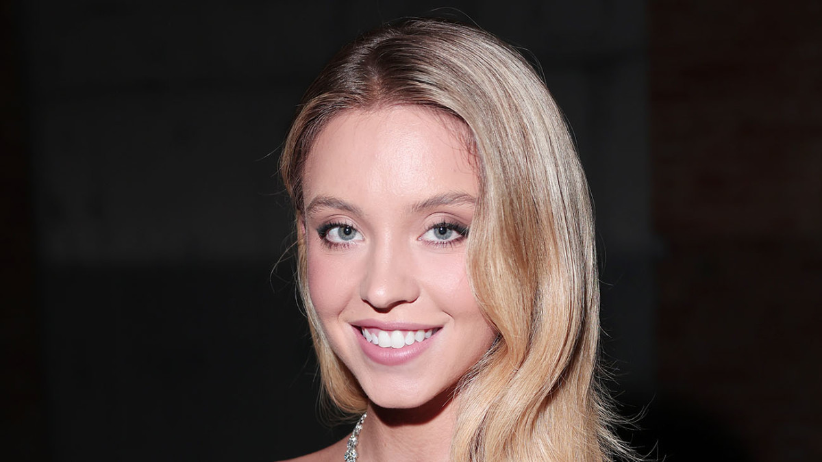 Sydney Sweeney Serves Major Old Hollywood Elegance in Chest-Baring Cut ...