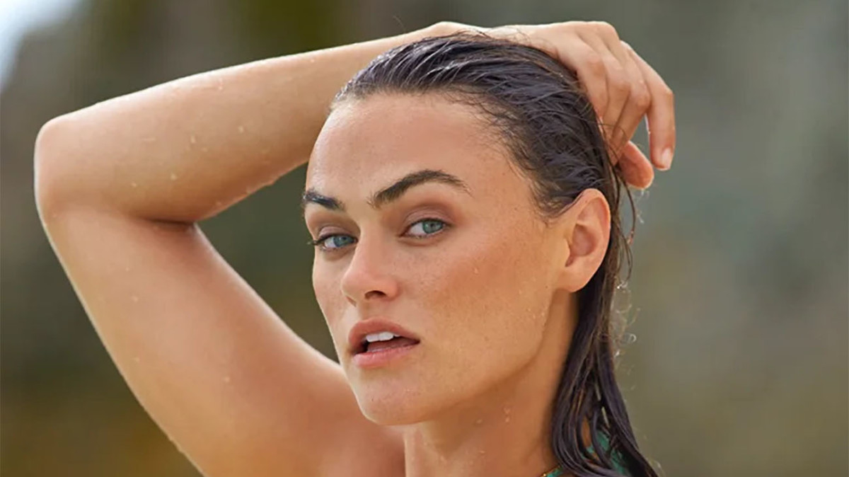 6 Amazing Photos From Myla Dalbesios Debut Si Swim Photoshoot In Curaçao Swimsuit 