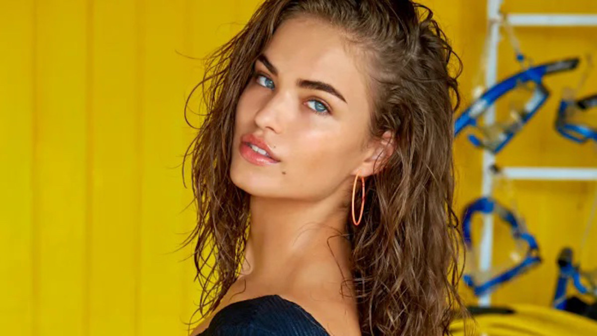 Robin Holzken was photographed by Ben Watts in the Bahamas.