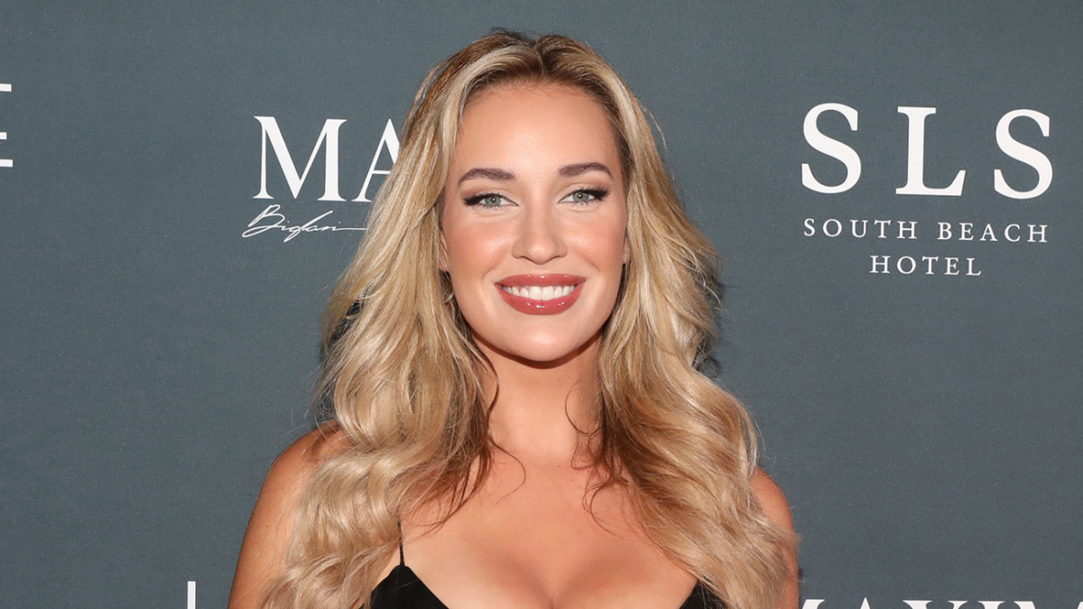 Fans Are Applauding Paige Spiranac's Selfie Skills Over This Pic - Swimsuit  | SI.com