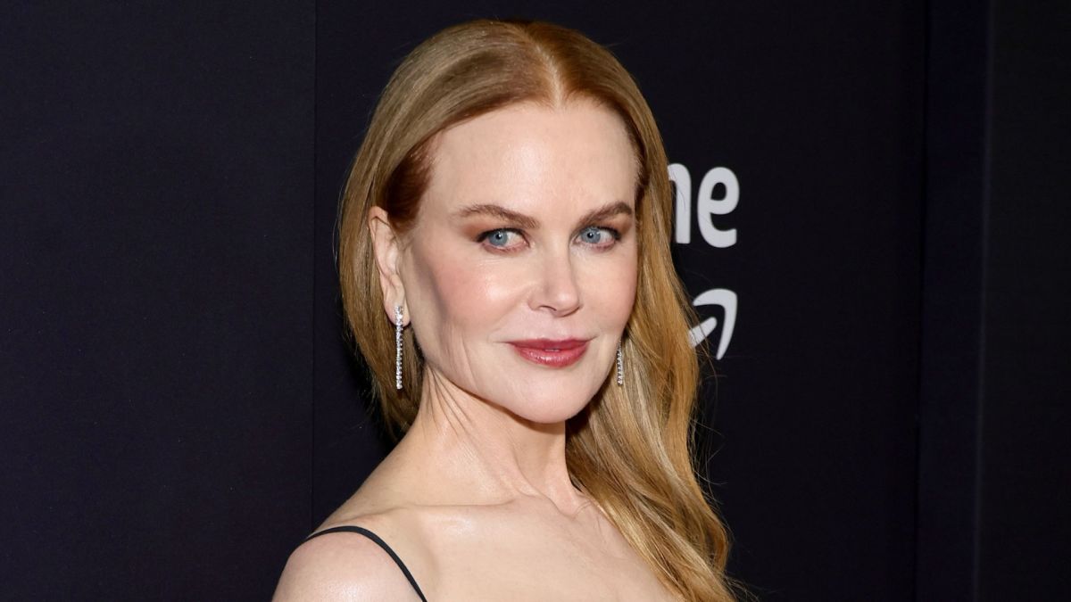 Nicole Kidman Wears Sexy Slip Dress, Accessorizes With a Snake for ...